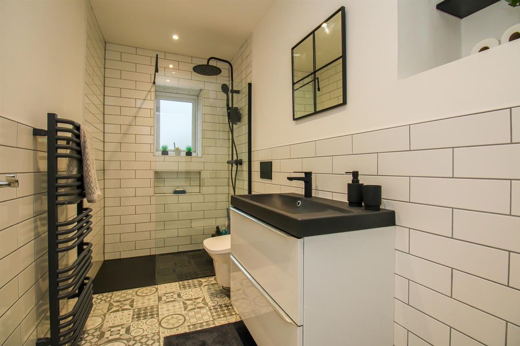 Property photo 3 of 10 Shower Room