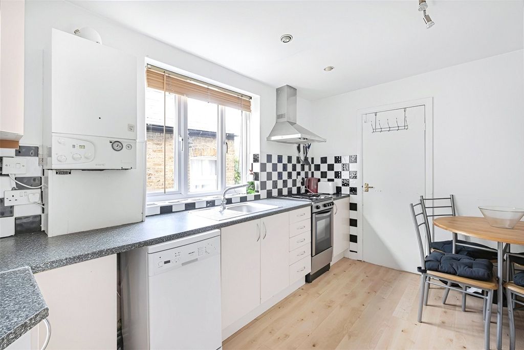 Property photo 2 of 6 Kitchen