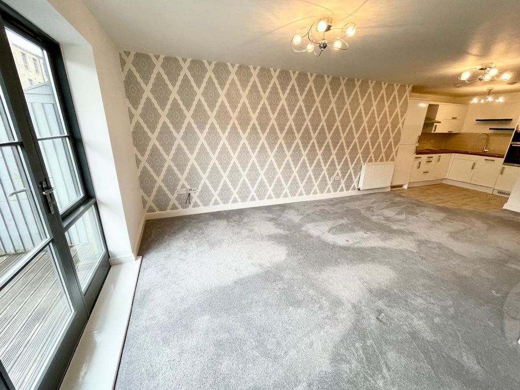 Property photo 2 of 15 Lounge/Dining Area