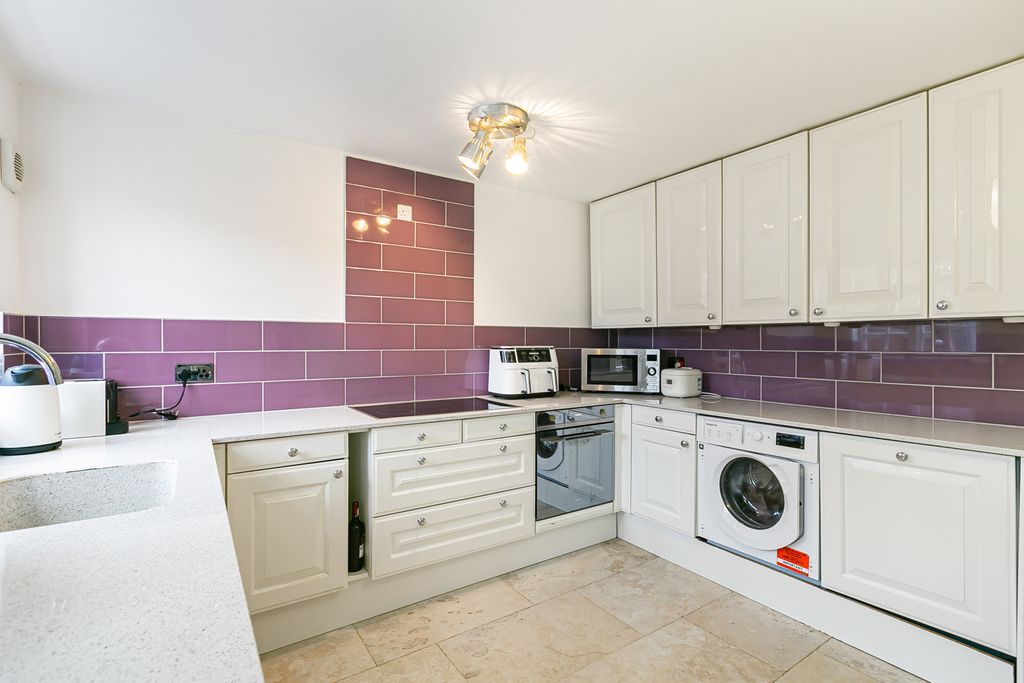 Property photo 3 of 22 Kitchen