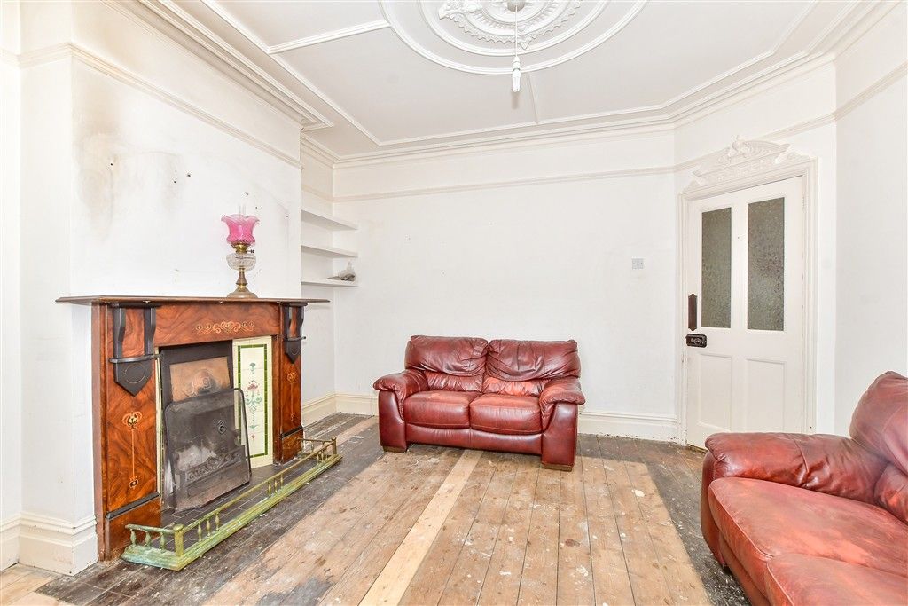 Property photo 1 of 10 Lounge
