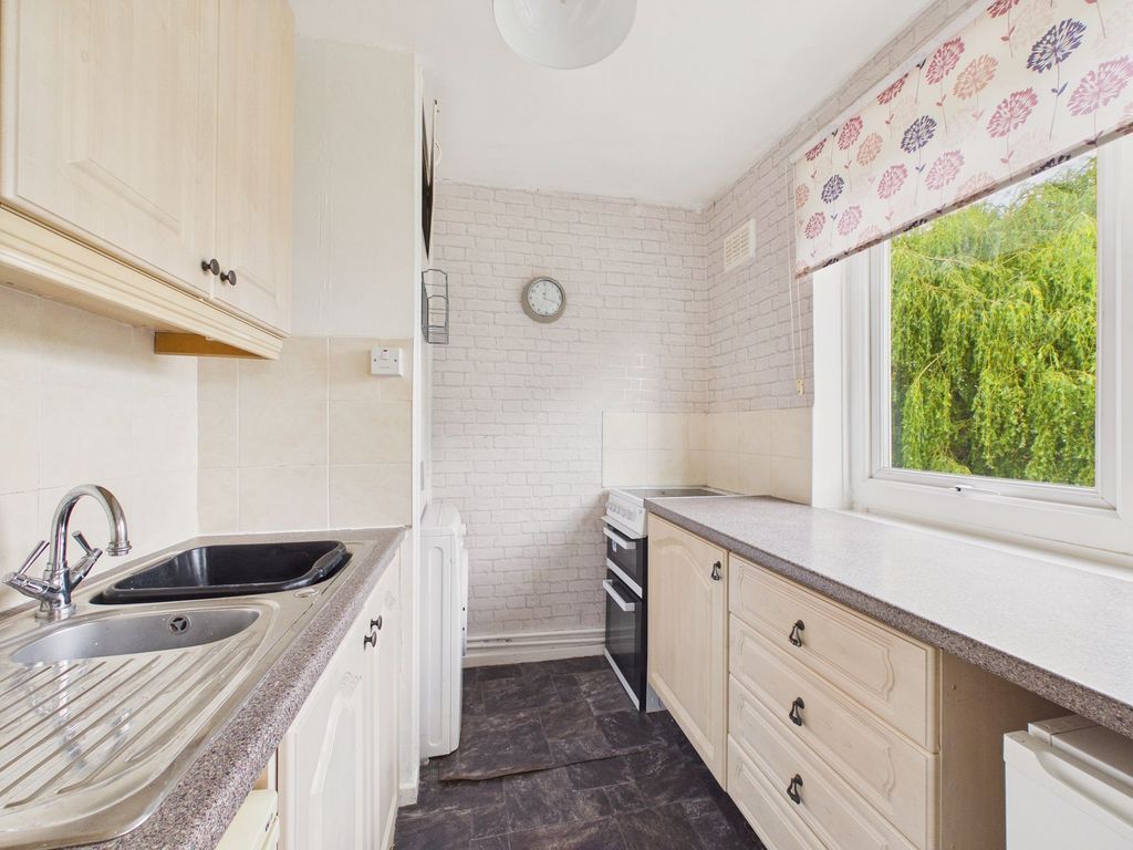 Property photo 2 of 8 Kitchen