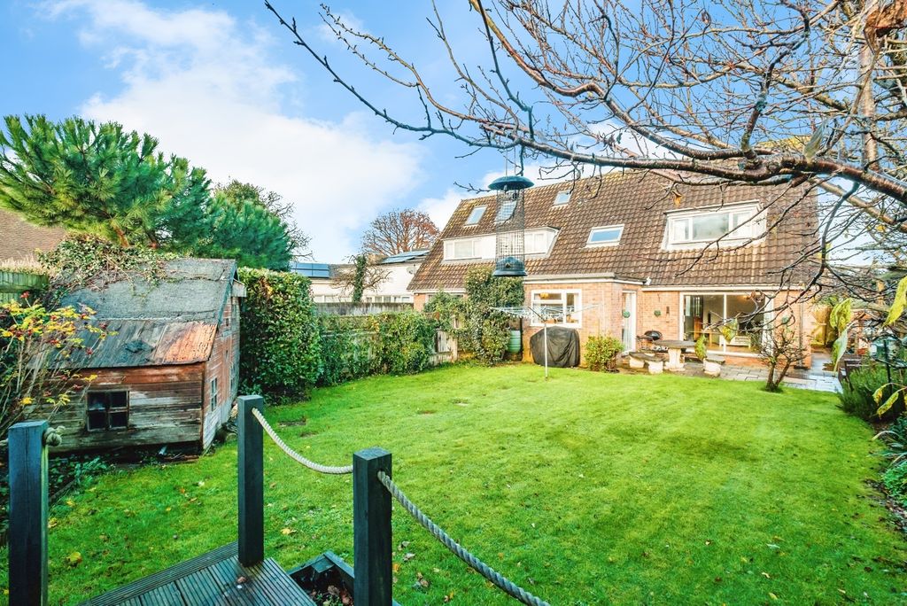 Property photo 3 of 25 Photos