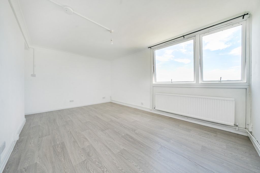 Property photo 2 of 12 1484829-18-6A4bae...