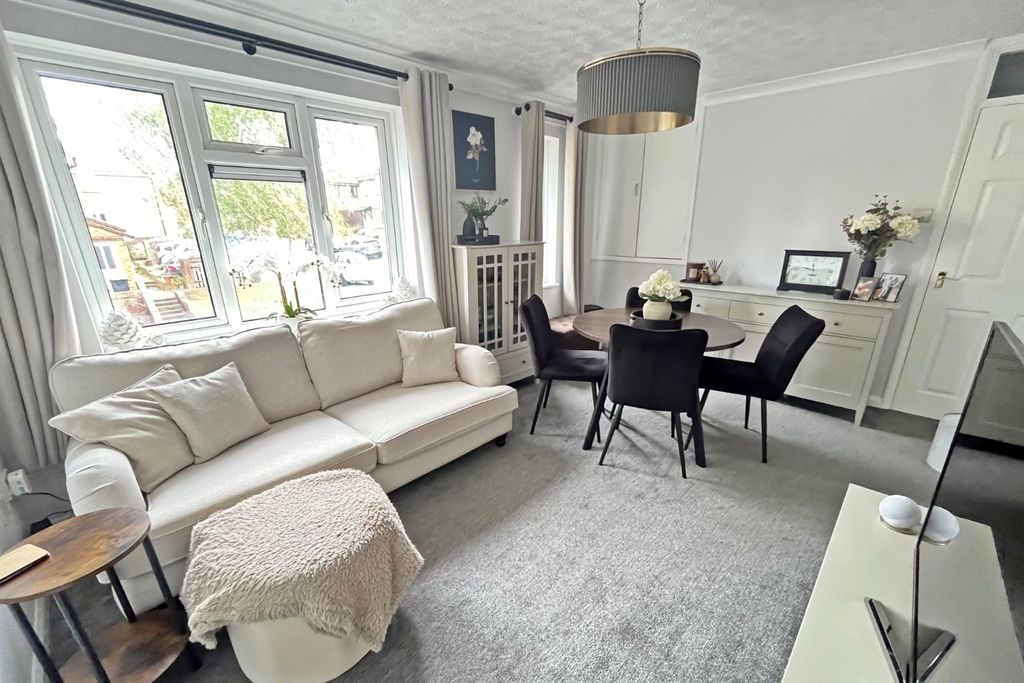 Property photo 3 of 6 5164657