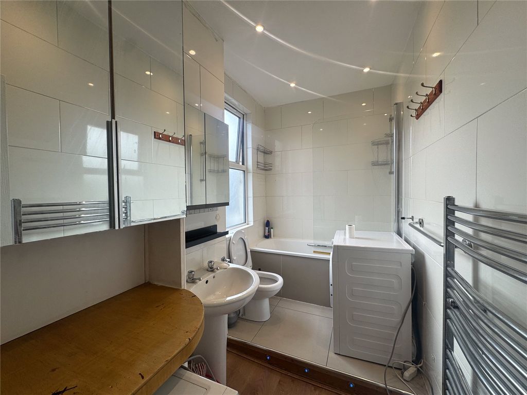 Property photo 2 of 7 Bathroom