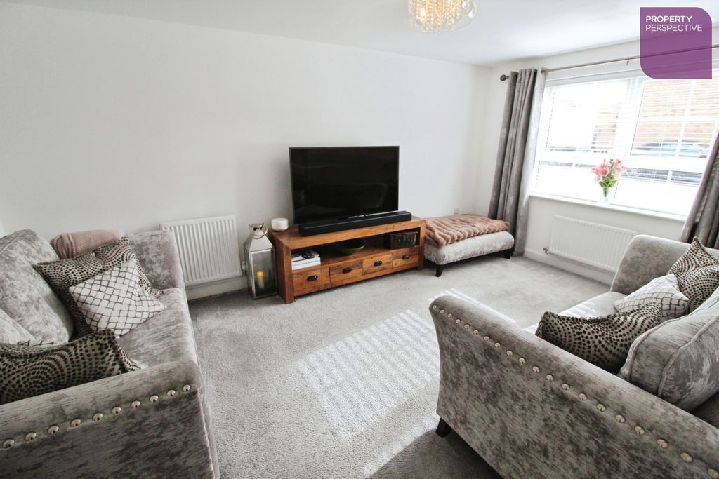 Property photo 2 of 14 Lounge