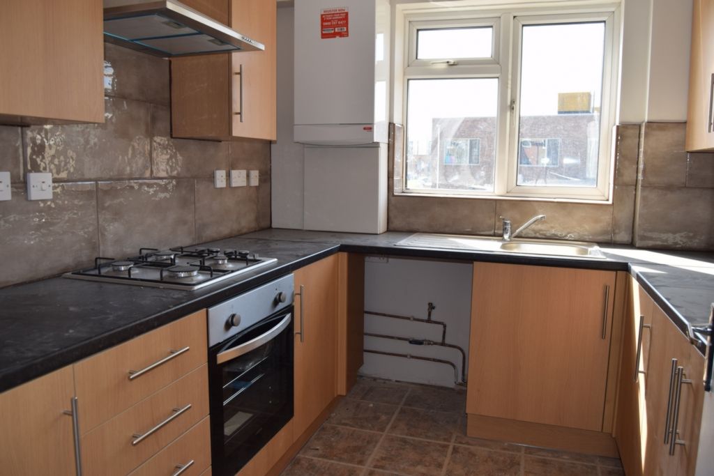 Property photo 3 of 8 Kitchen