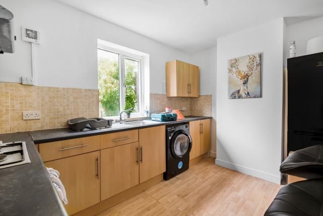 Property photo 2 of 10 Kitchen