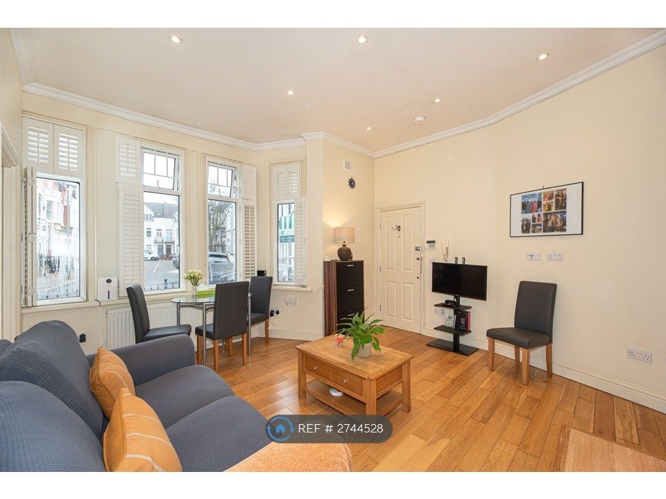 Property photo 2 of 11 Sitting Room 1