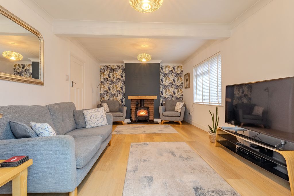 Property photo 3 of 24 Living Room (2)