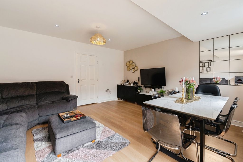 Property photo 3 of 21 Pbox-Img.Jpg
