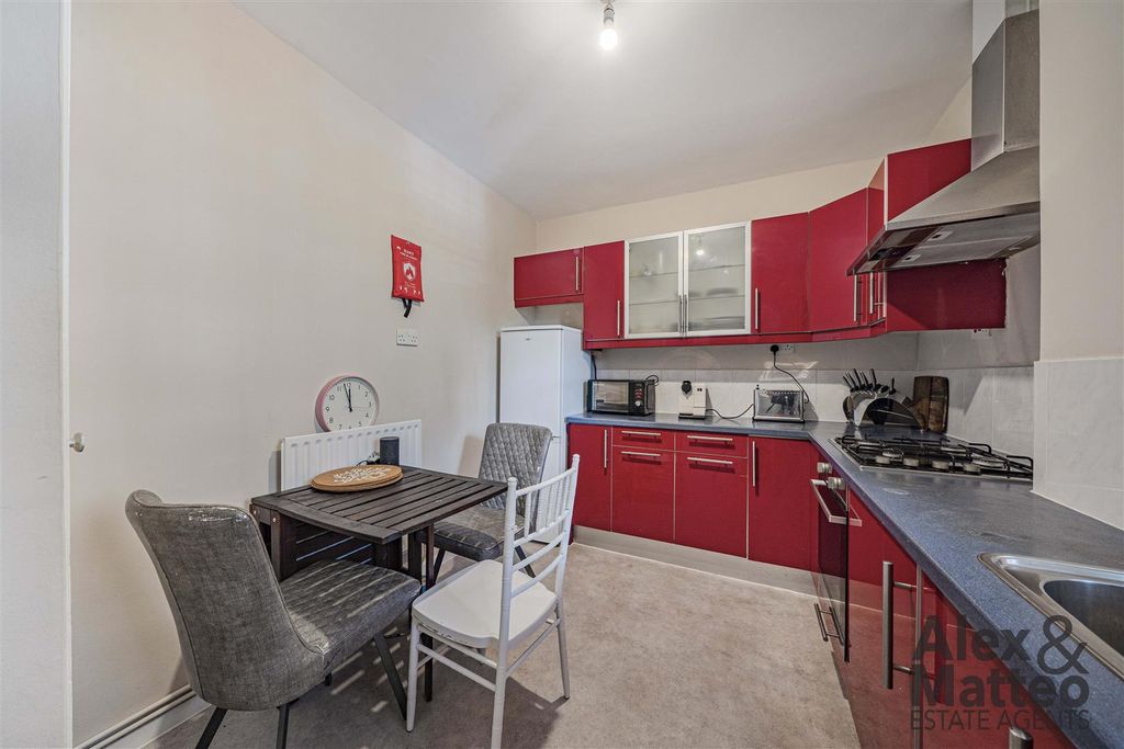 Property photo 2 of 20 Hazelwood House
