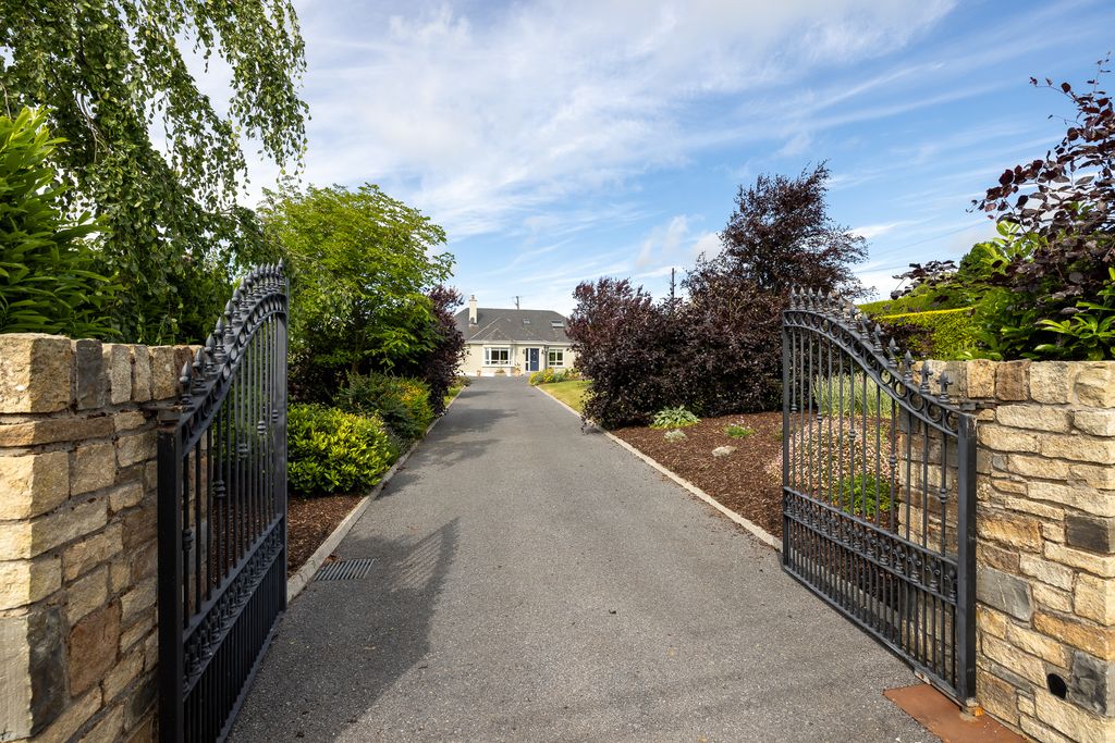 Property photo 2 of 34