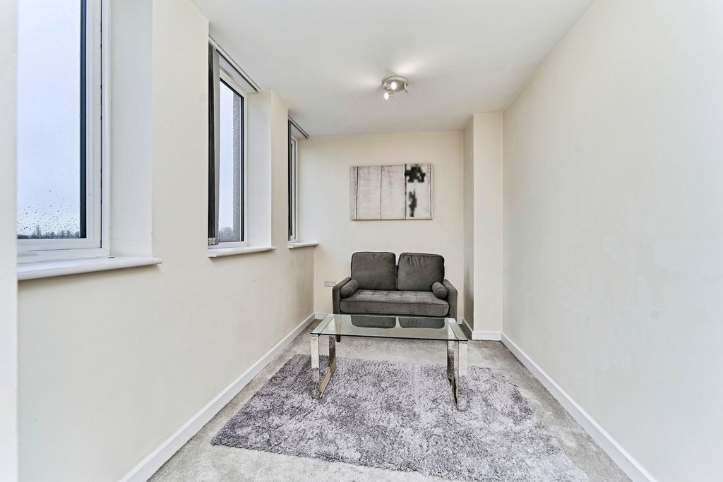 Property photo 2 of 17 Pbox-Img.Jpg