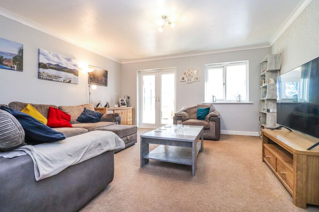 Property photo 3 of 17 Dining Lounge