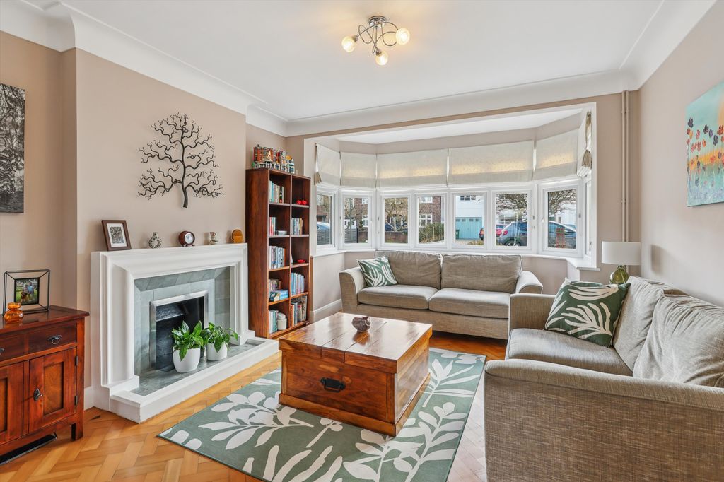 Property photo 2 of 18 Image