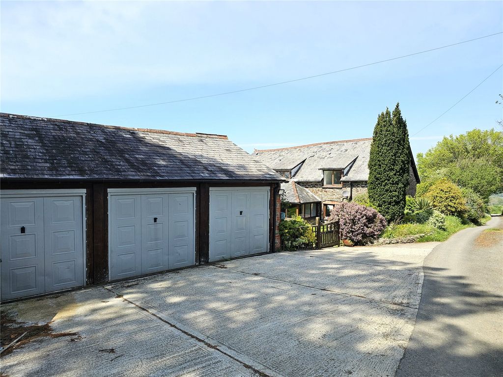 Property photo 2 of 35 Picture No. 29