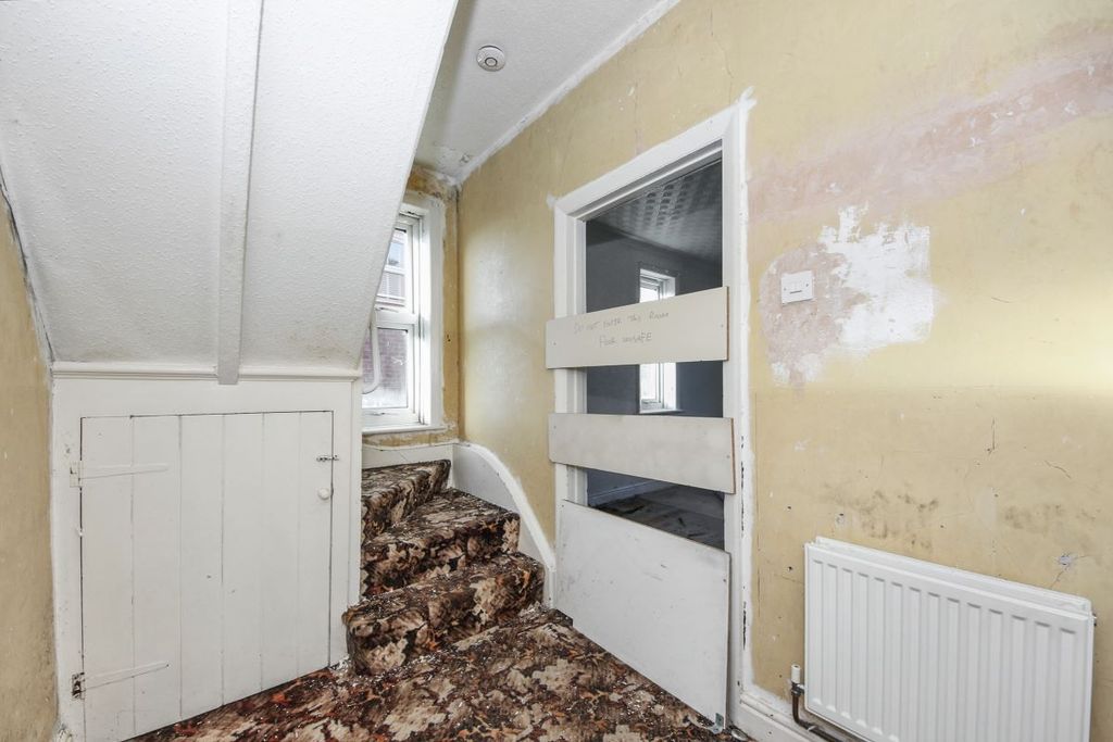 Property photo 3 of 23