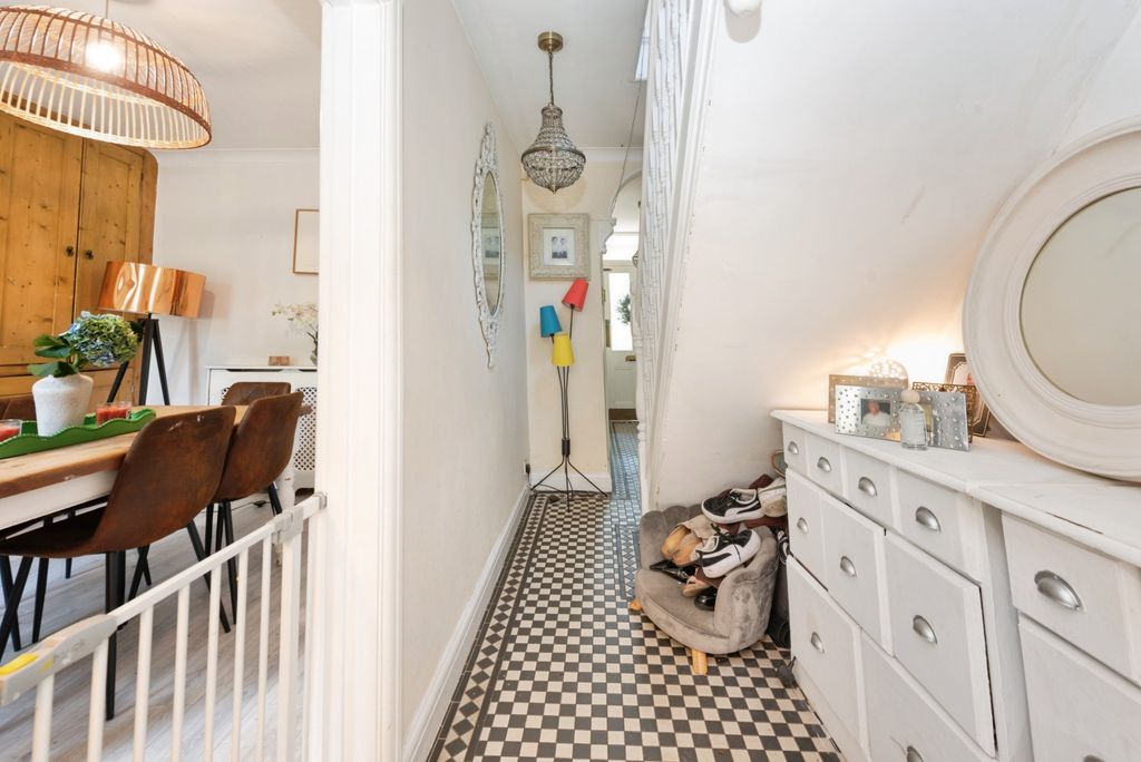 Property photo 3 of 20 Ongar7Of40