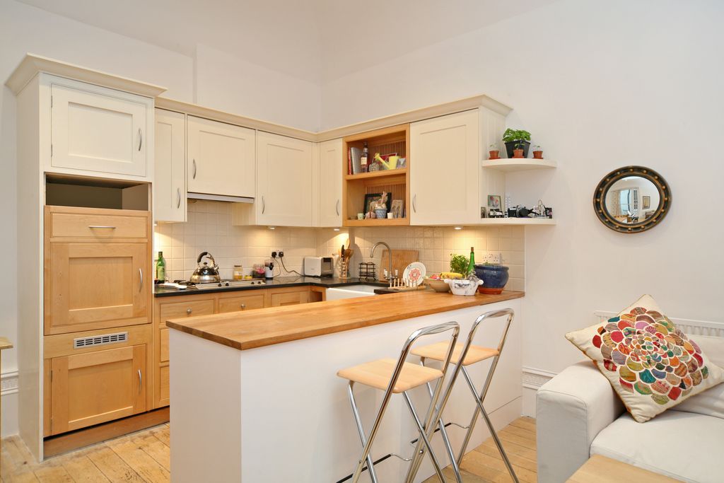 Property photo 2 of 7 Kitchen