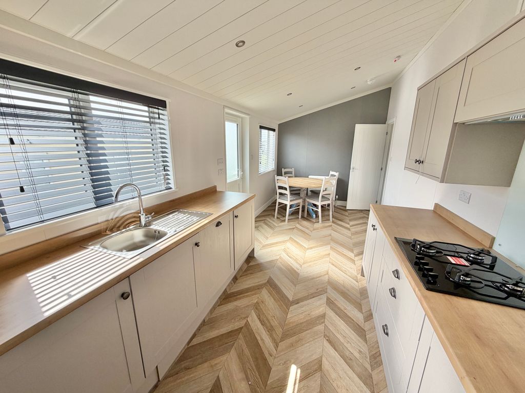 Property photo 3 of 14 Kitchen/Diner