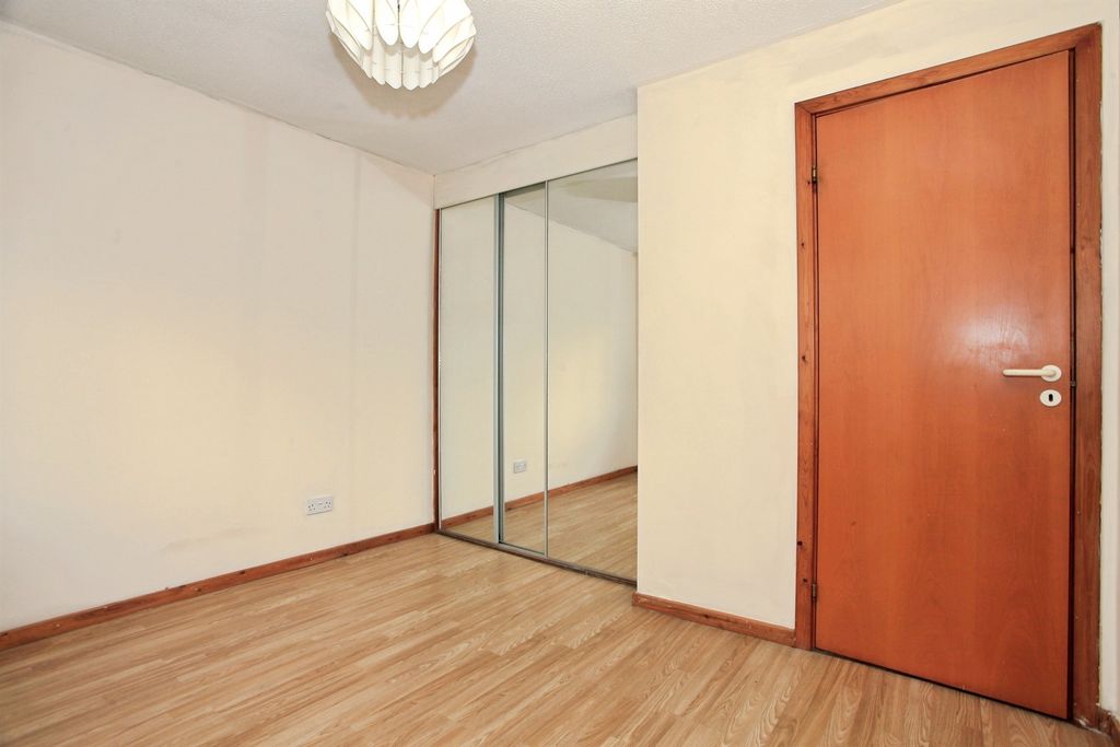 Property photo 2 of 16 Bedroom