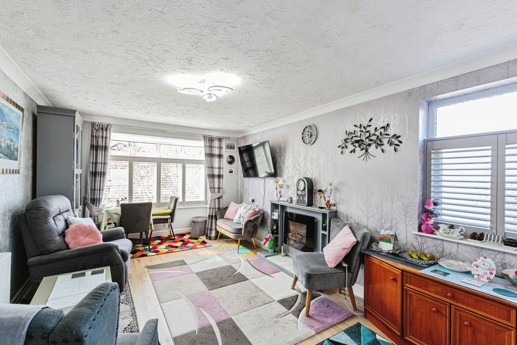 Property photo 2 of 21 Photo