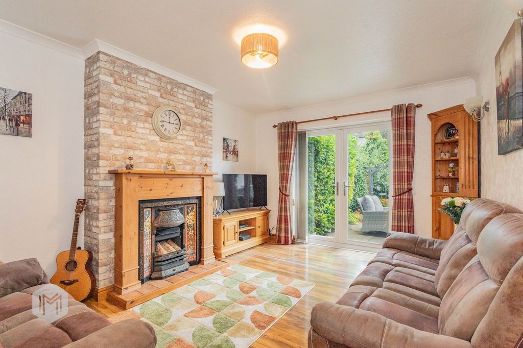 Property photo 2 of 32