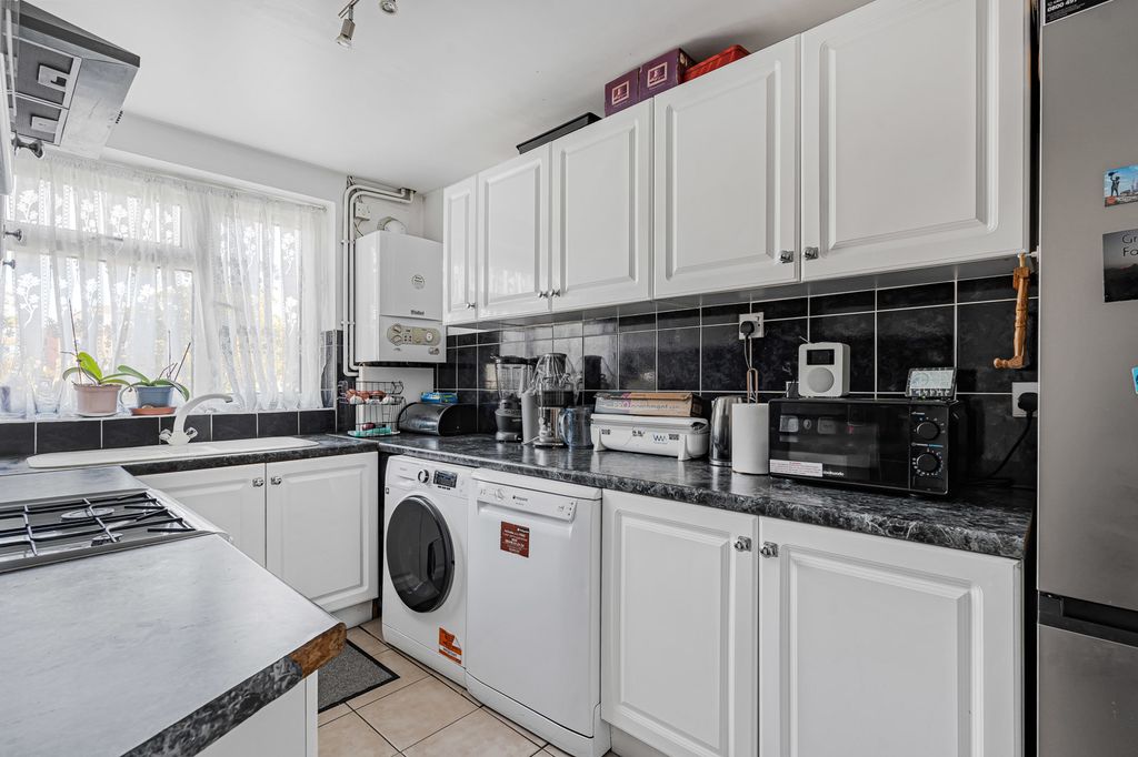 Property photo 3 of 15 Kitchen