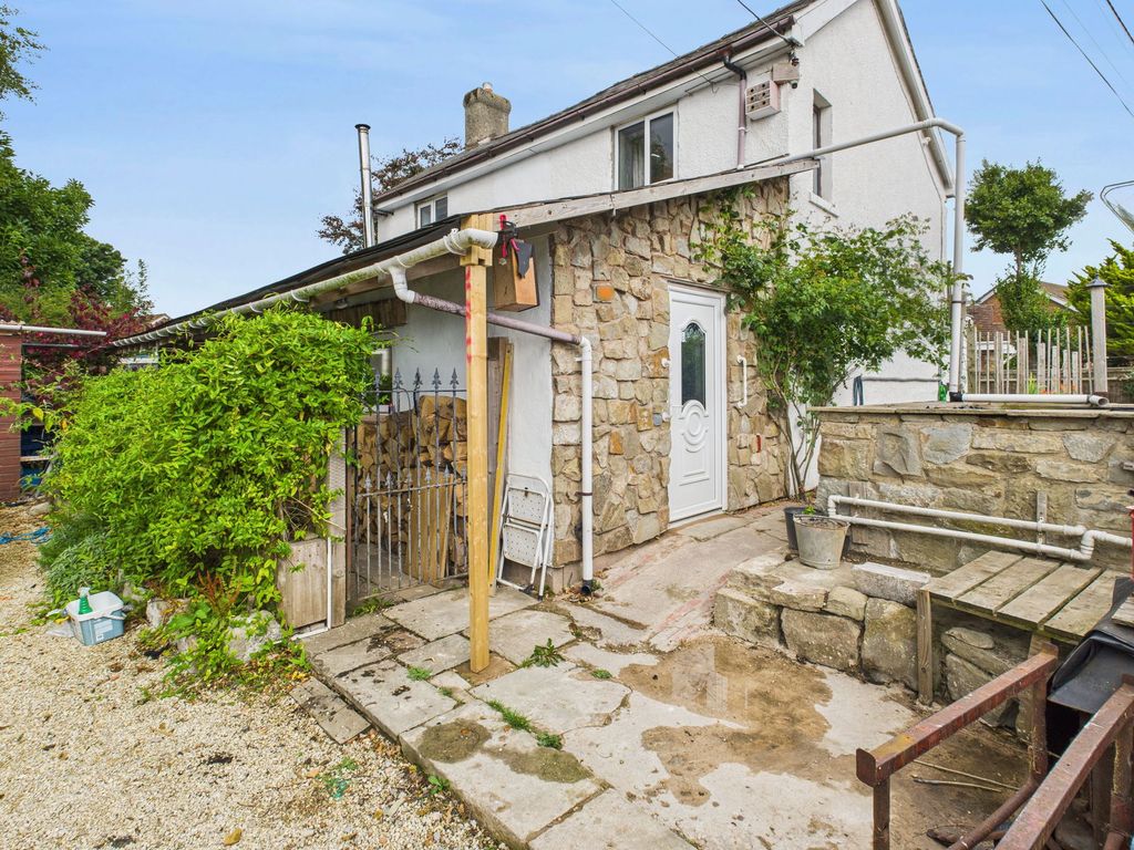 Property photo 2 of 33