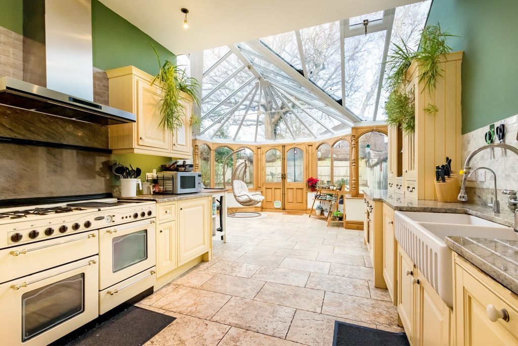 Property photo 2 of 17 Kitchen