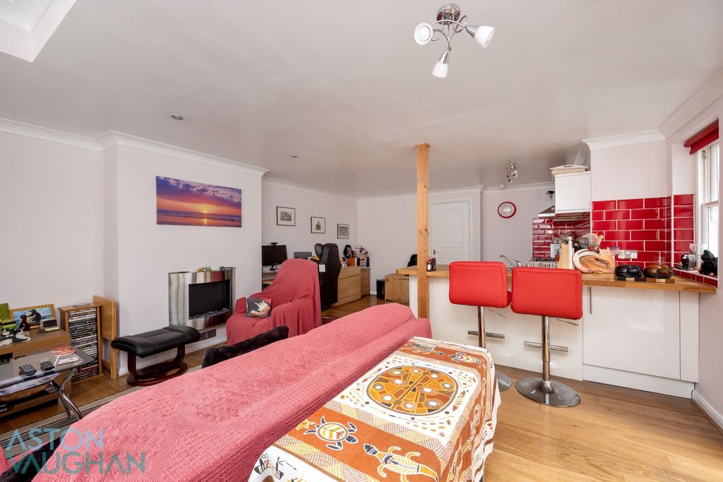 Property photo 3 of 13 5369262