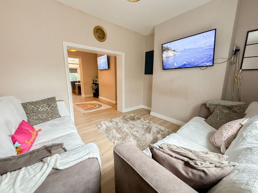 Property photo 2 of 12 Lounge