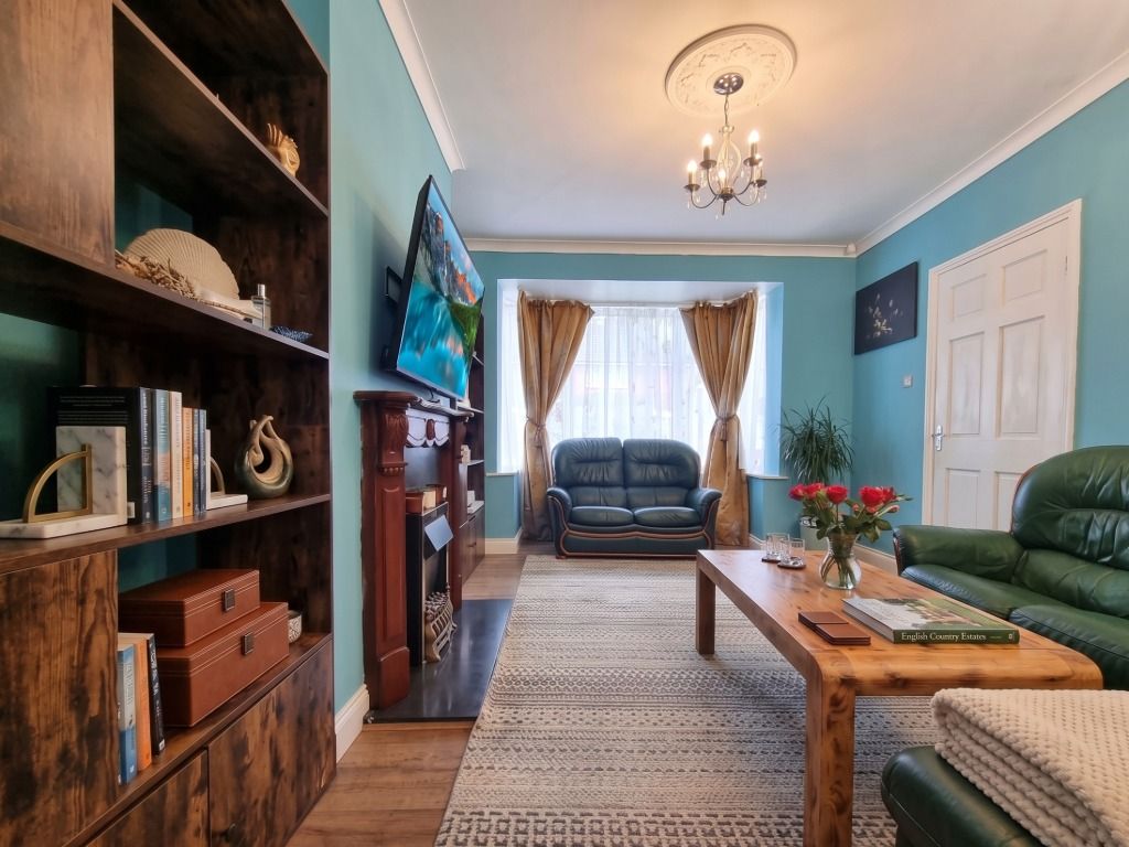 Property photo 3 of 14 Lounge