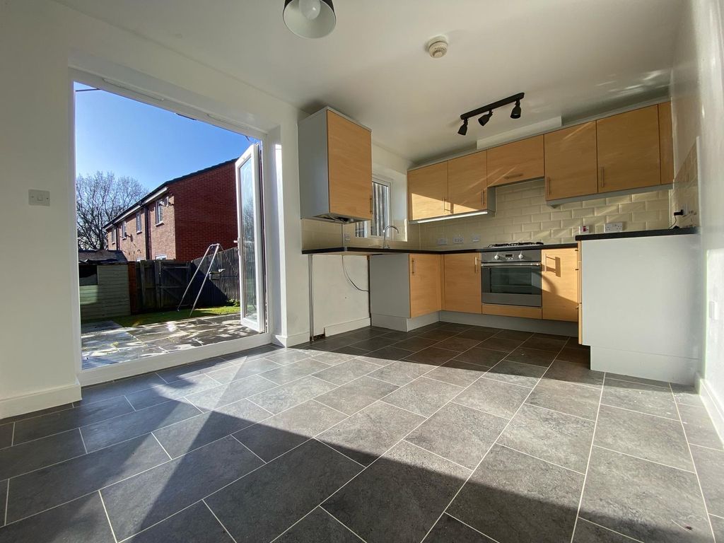 Property photo 2 of 11 Kitchen