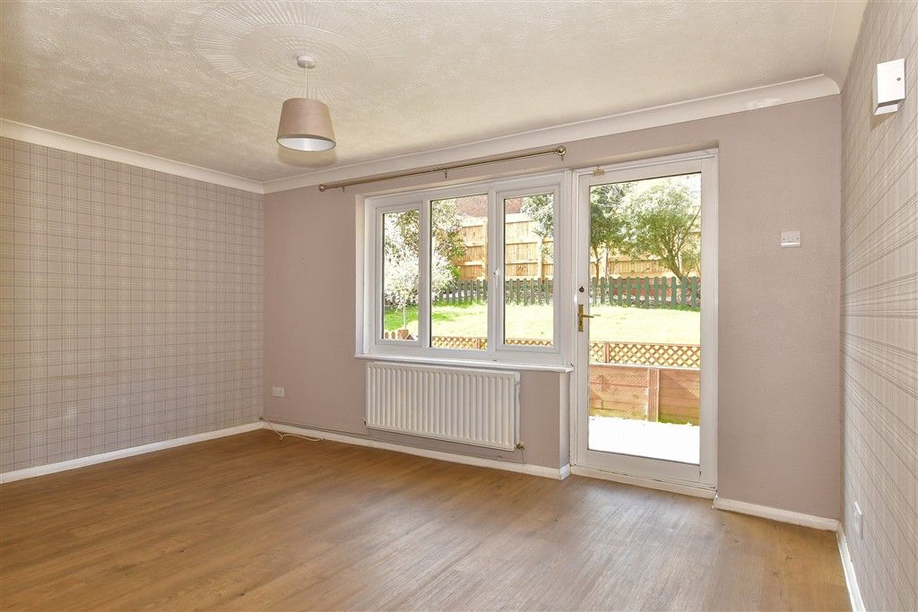 Property photo 3 of 8 Lounge