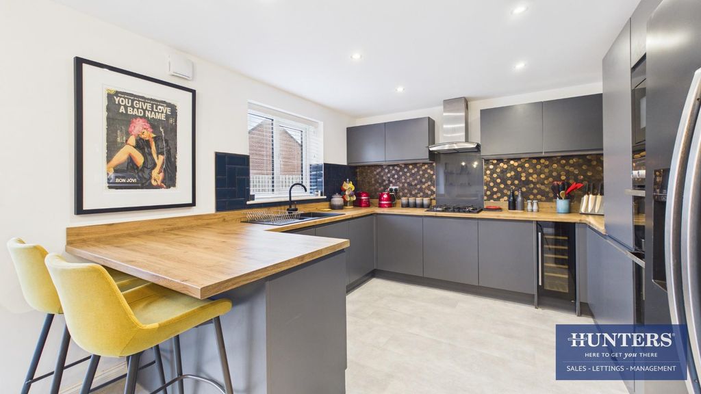 Property photo 3 of 20 Kitchen/Diner