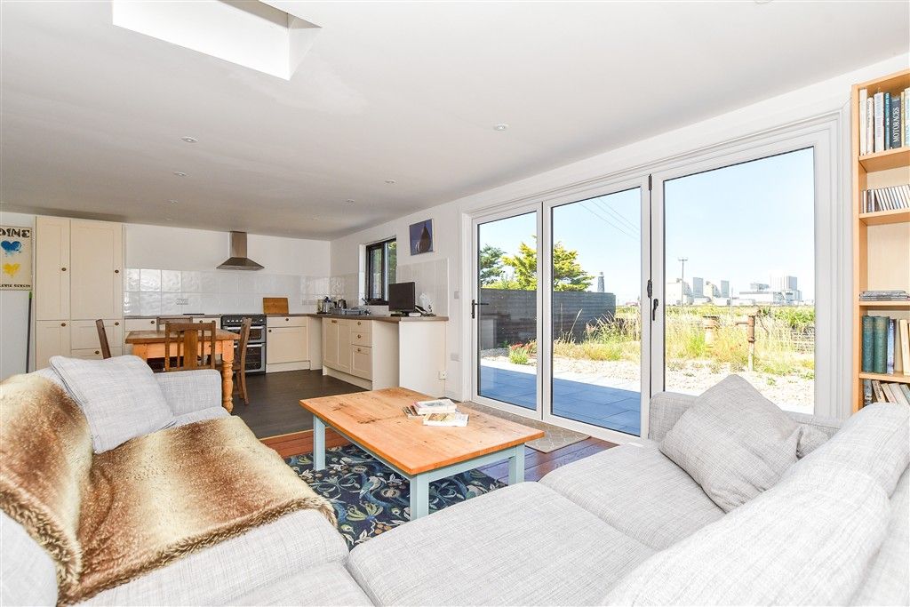 Property photo 2 of 10 Lounge/ Kitchen