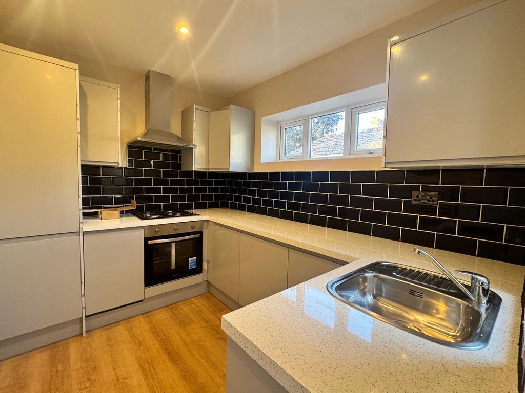 Property photo 1 of 9 2 Bed Flat To Rent Northborough Road, Streatham Norbury Sw16