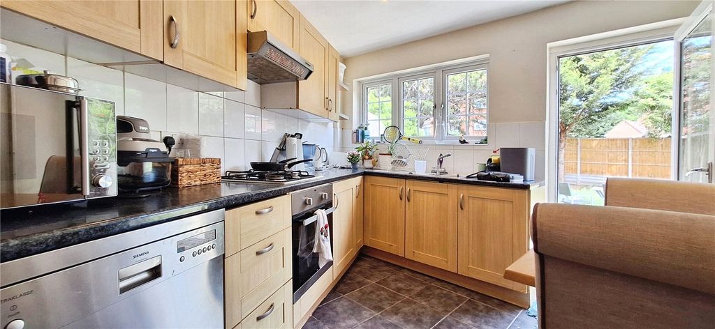 Property photo 2 of 6 Kitchen