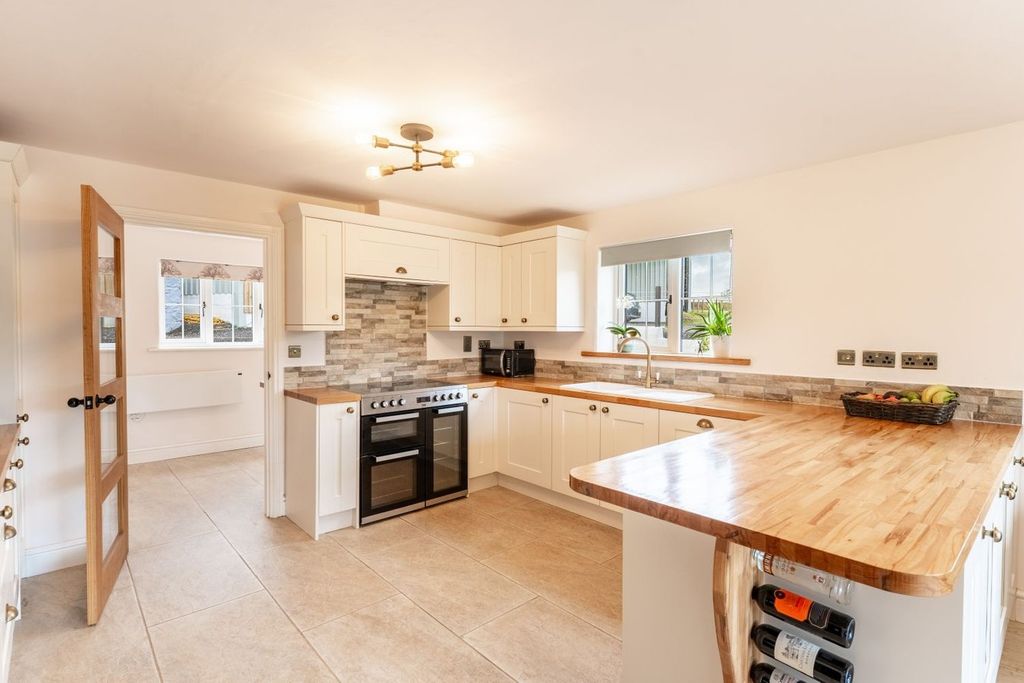 Property photo 3 of 23