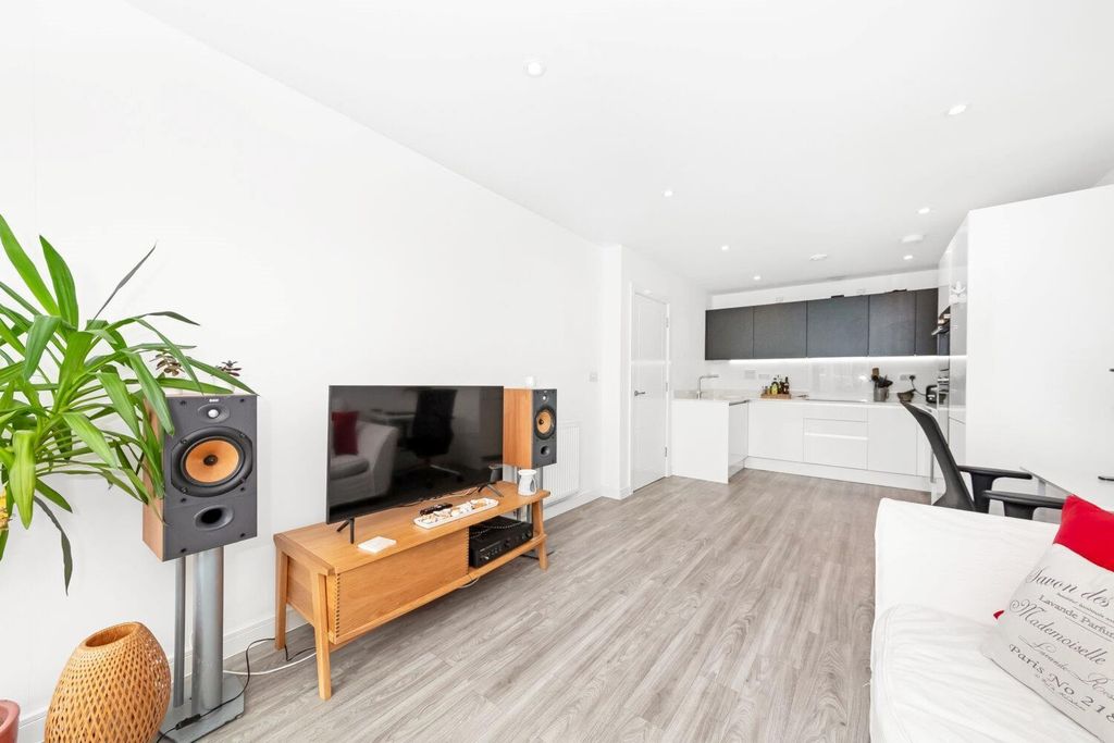 Property photo 1 of 8 Ayhl6Qgsbkmdh-Dvdpuxga.Jpg