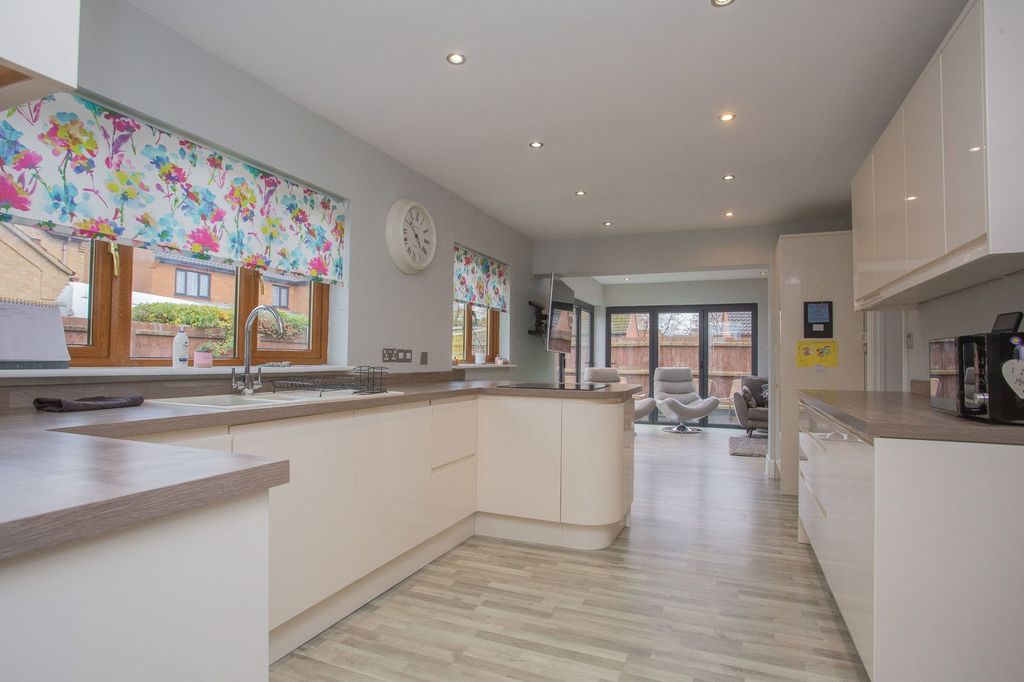 Property photo 2 of 19