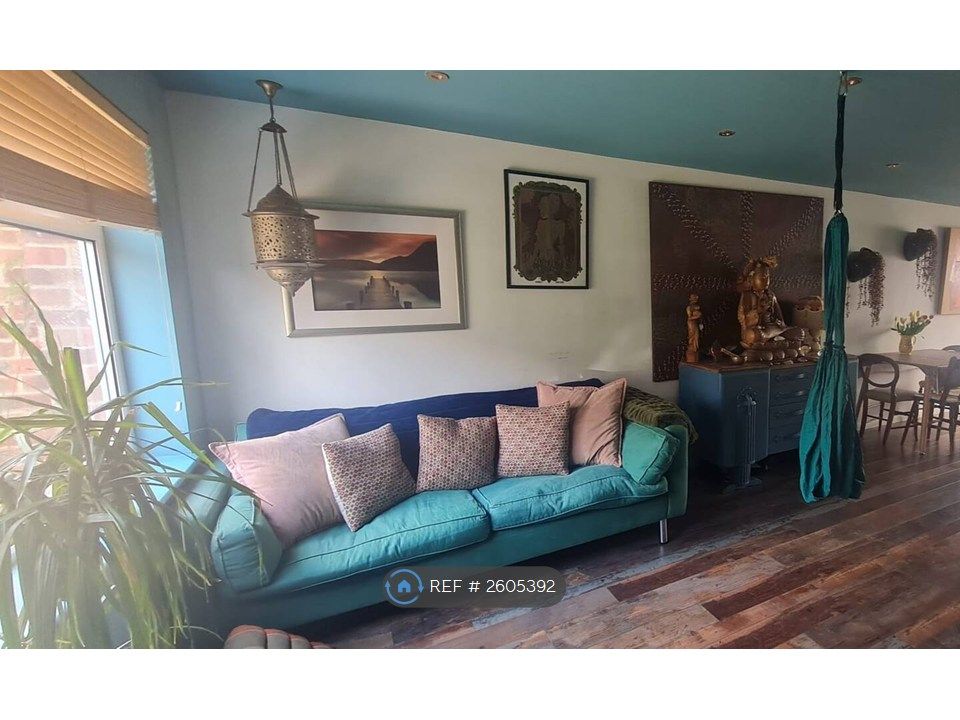 Property photo 1 of 16 Living Room