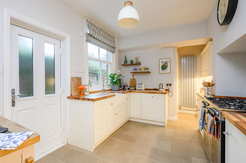 Property photo 2 of 20 Kitchen 2