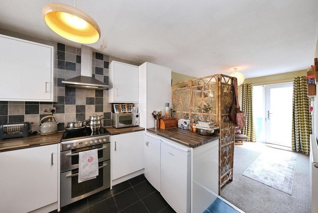Property photo 3 of 17 Pbox-Img.Jpg