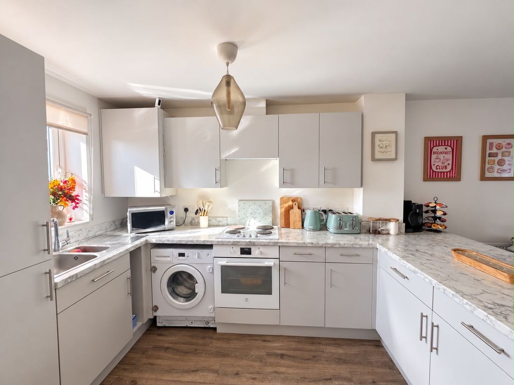 Property photo 3 of 15 Kitchen Area