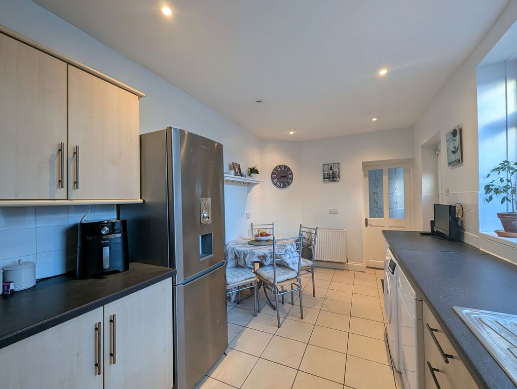 Property photo 3 of 34