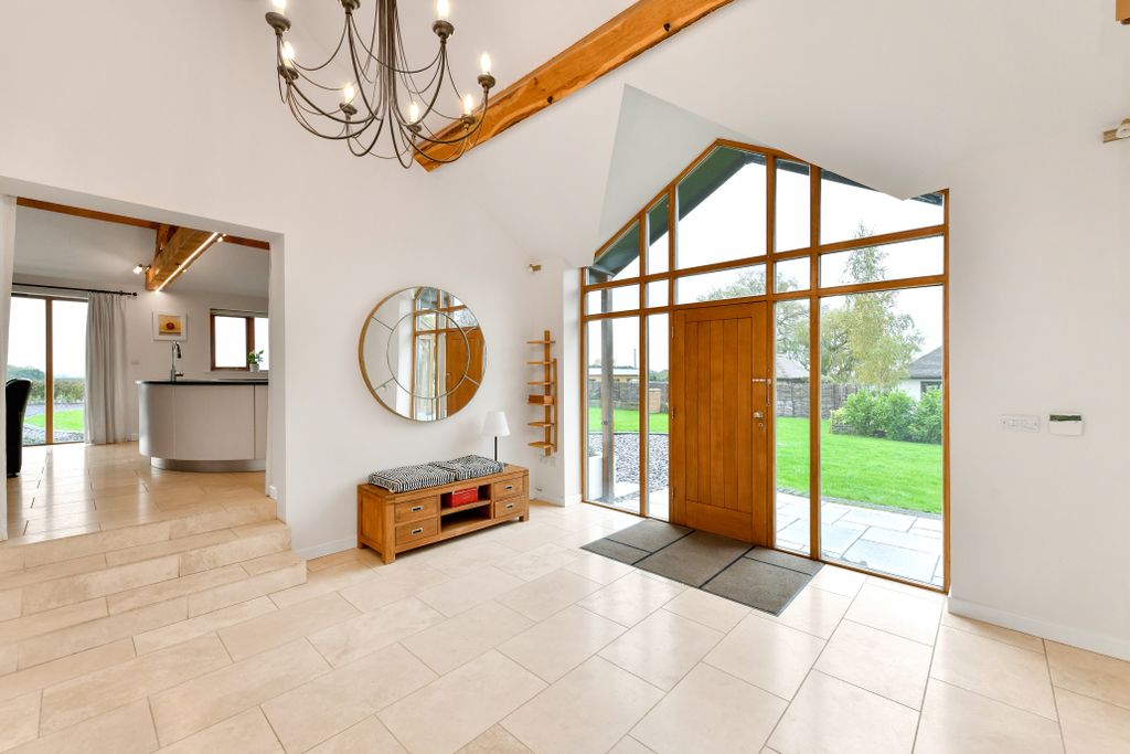 Property photo 2 of 33